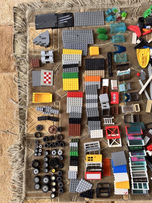 Продам большой пакет лего деталей