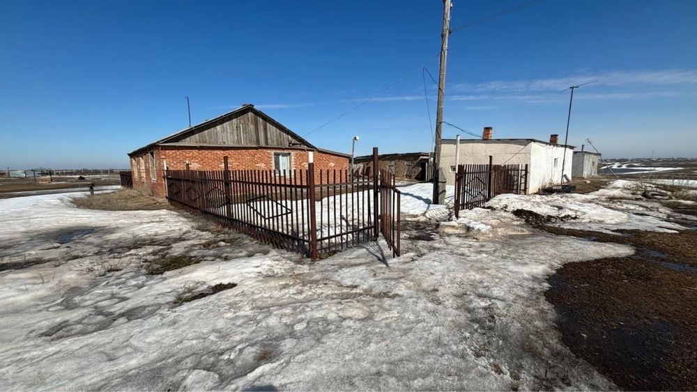 Продам КХ от города 100 км. Торг есть 35 млн