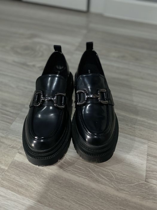 Продам лоферы 37-38размер