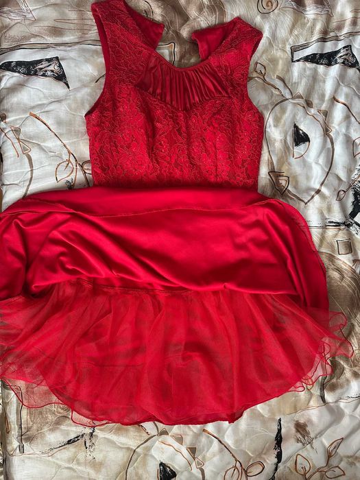 Официална червена рокля