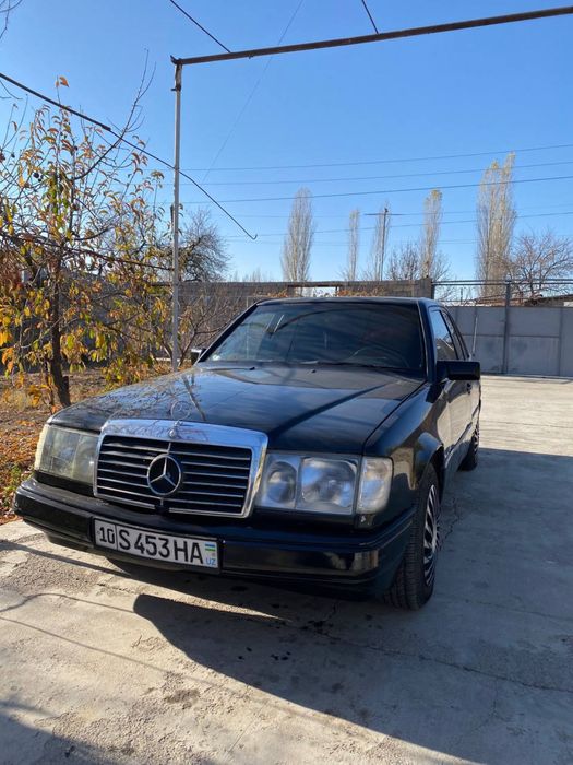 Мерседес бенз 124 седан