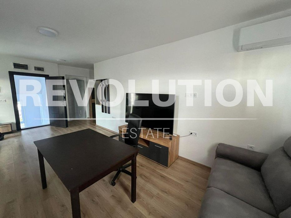 Тристаен апартамент  в гр.Варна, Възраждане!