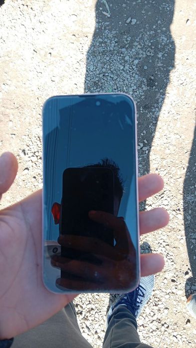 iPhone 15 vând sau schimbă