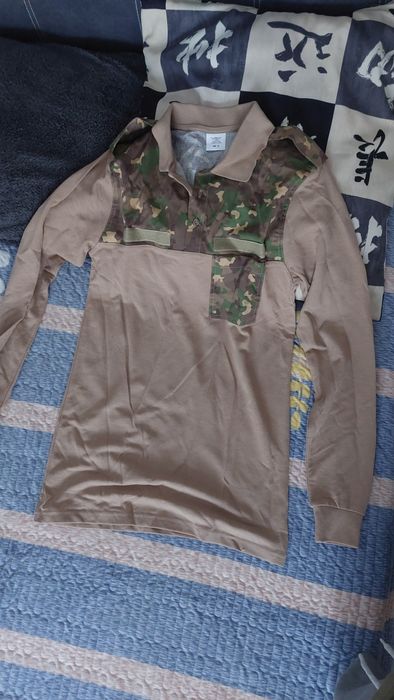 Vând ținută militară