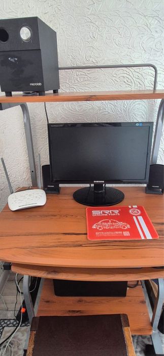 Прадаю  капютер работает