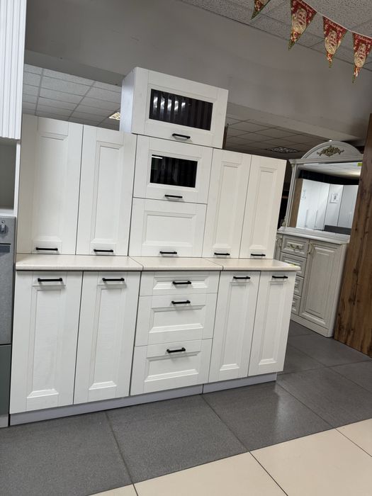 Кухонный гарнитур новый, белый