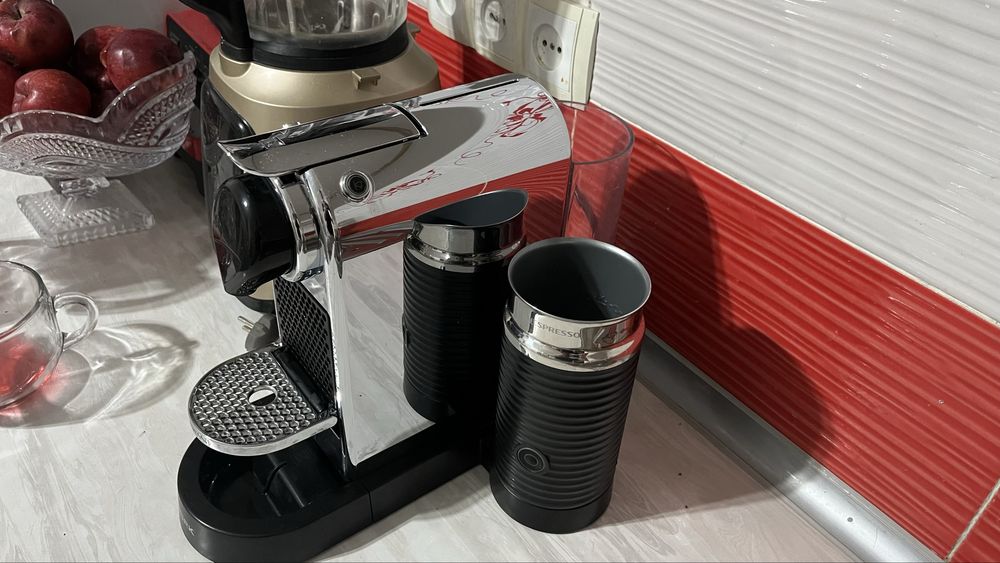 Продается Кофемашина Bork nespresso