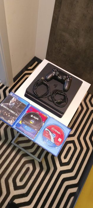 PS4 Slim / Playstation 4