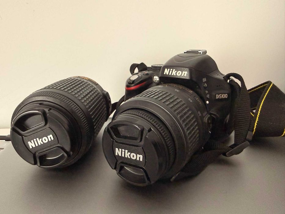 Kit Foto DSLR Nikon D5100 + Obiective 18-55mm & 55-200mm VR + Geantă Case Logic
