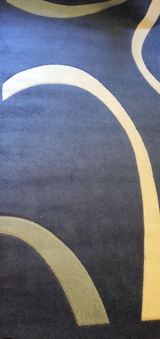 Продавам килим 200/250