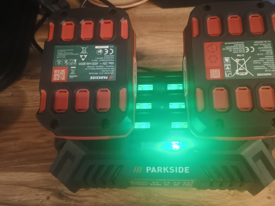 Baterii 4Ah  , încărcător dublu 2- 8 Ah  Parkside pentru unelte electr