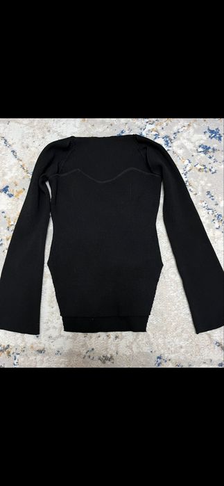 кофта с открытыми плечами