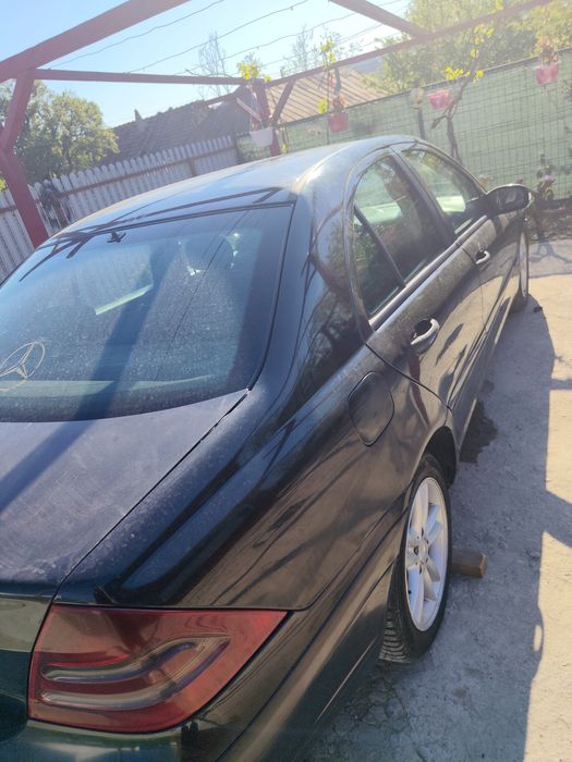 Vând sau schimb Mercedes Benz