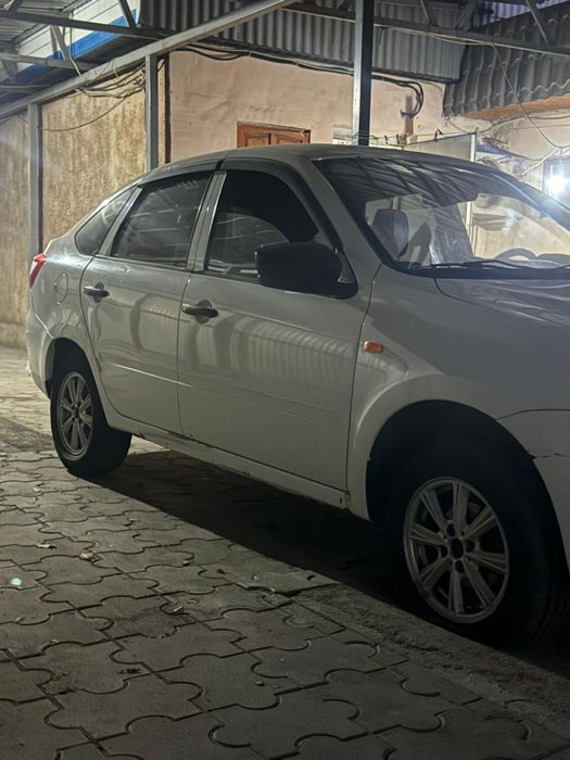 Машина Lada Granta