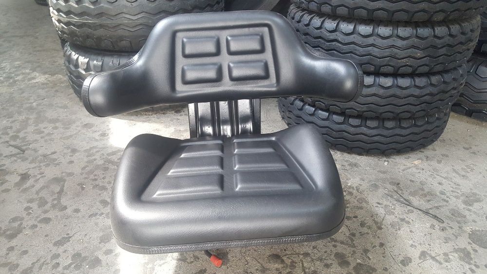 Scaun tractor cu triplu reglaj talpa universala scaune noi 445 u650