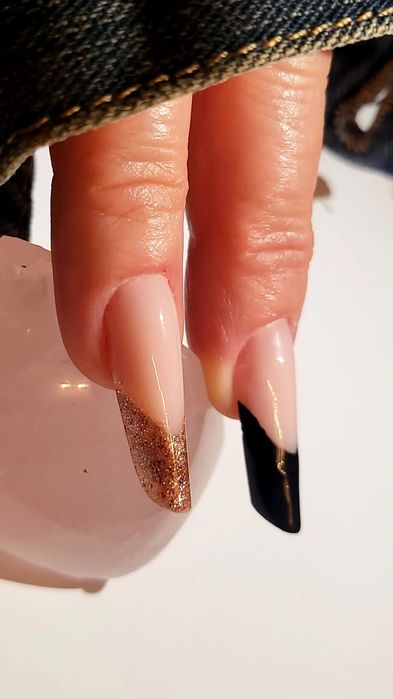 Manichiura cu gel și oja semi