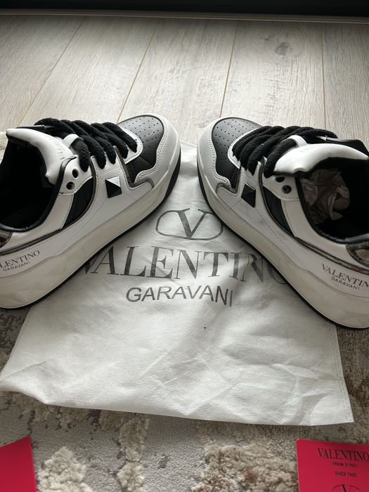 Valentino alb negru | nou cu accesorii | dust bag + card | mărime 43