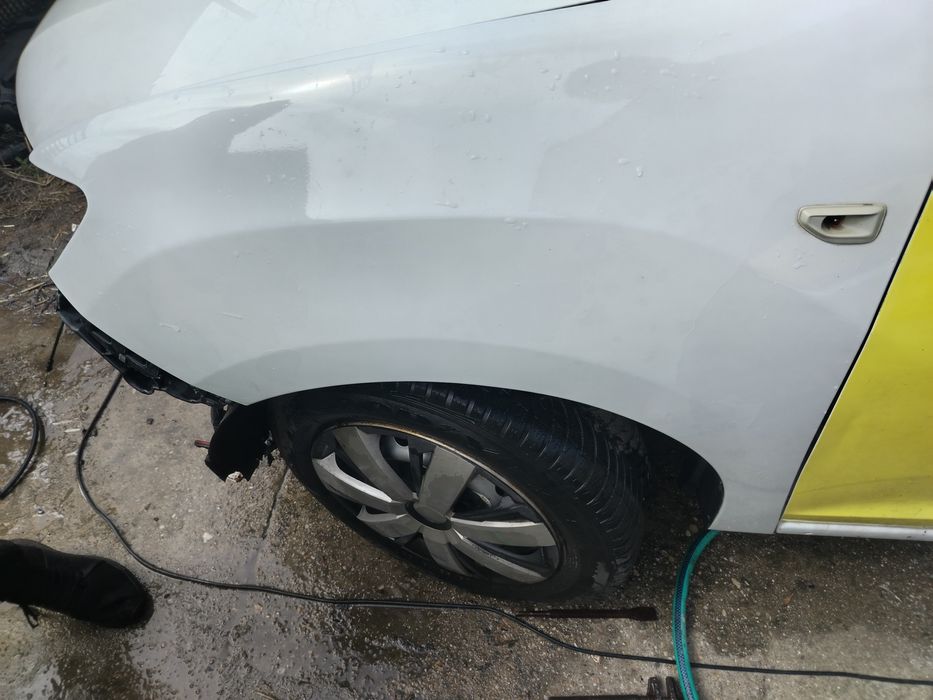 Aripa stânga fata Logan 2