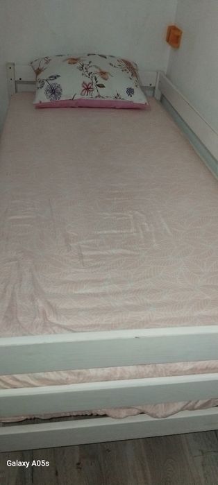 Vând urgent pat de o persoană