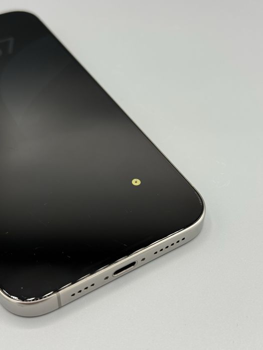 iPhone 16 Pro Max | 256 GB | Punct ecran | Baterie 98% | 241 Cicluri