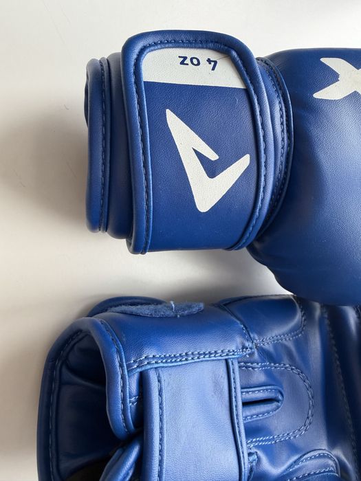 Продам боксерские перчатки детские