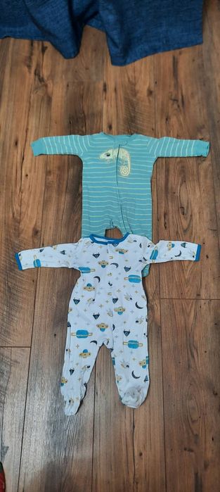 Lot haine pentru bebeluși. Lotul contine mărimea 62, 3-6 luni,