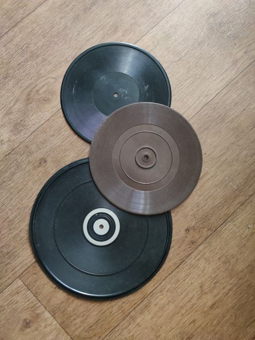 Крышка Вега-109, иглы с иглодержателями, слипматы, вал от Радиотехника