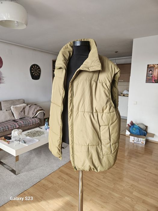 Vesta H&M  măsura S. 45 lei