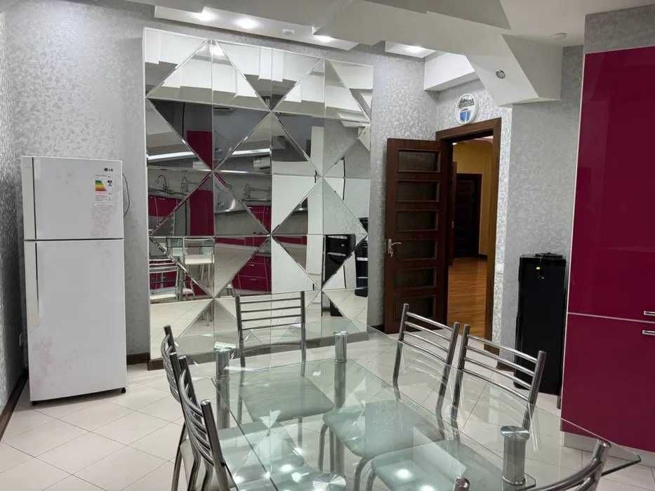 Премиальная Огромная квартира в Центре Города ! Дархан! 600$