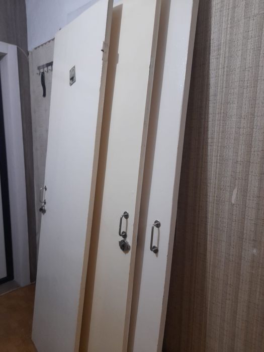 Отдам двери межкомнатные