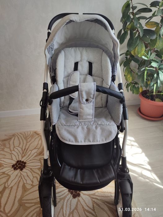 Продам всесезонную коляску 2в1