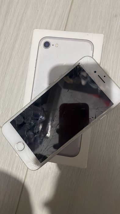 телефон айфон,7мой