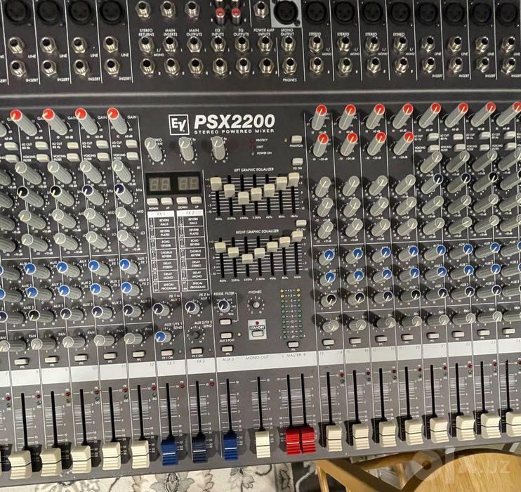 EV PSX2200 Power Mate mixer