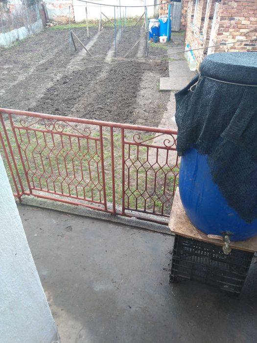 На около 2ч.от София на близо ЖП гарата в Телиш.