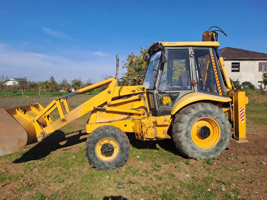 Buldoexcavator JCB 3CX funcțional – pentru dezmembrări – picon + cupe