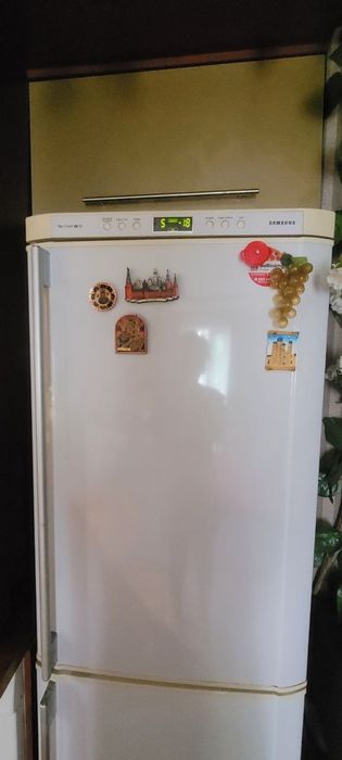 Продаётся холодильник " SAMSUNG "