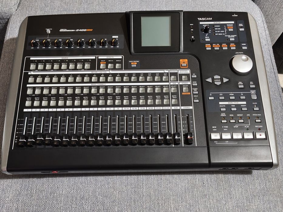Студиен рекордер Tascam 2488neo + студиен микрофон Presonus M7