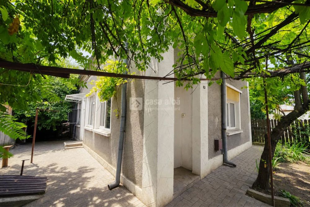 Casa plan parter posibilitate duplex Str Sararie 115