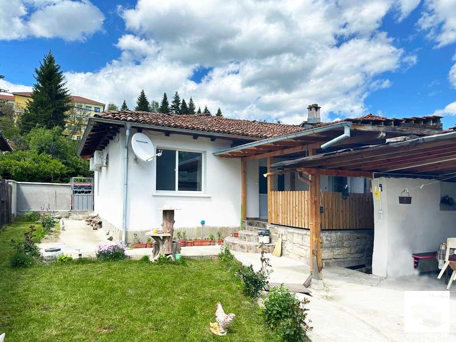 125178 ЕКСКЛУЗИВНО! Обзаведена, едноетажна къща в центъра на гр. Елена