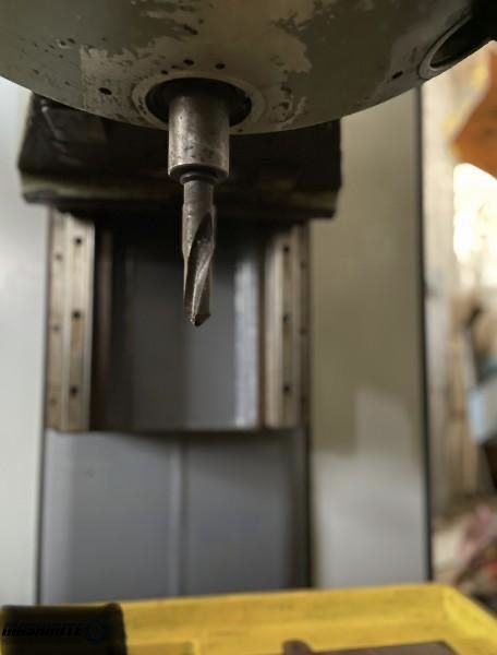 3 осна CNC фреза с ЦПУ Fanuc 6M - Вертикален обработващ център