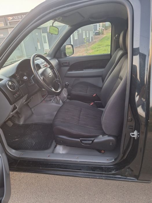 Ford ranger 2.5 diesel 4x4 mic mare clima an 2011