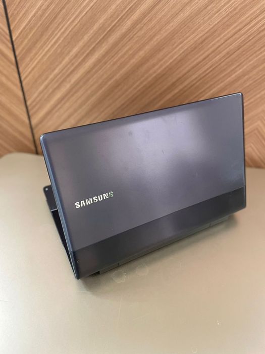 Ноутбук  SAMSUNG