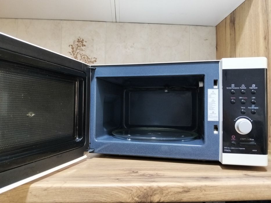 Продам Микроволновку Samsung