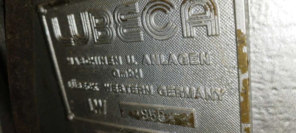 Затварочна машина за тенекия LUBECA