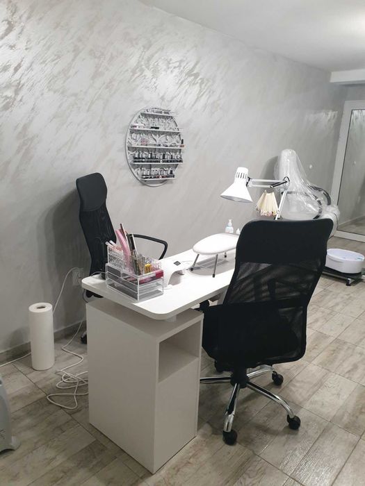 Поставка за ръце за маникюр - бяла