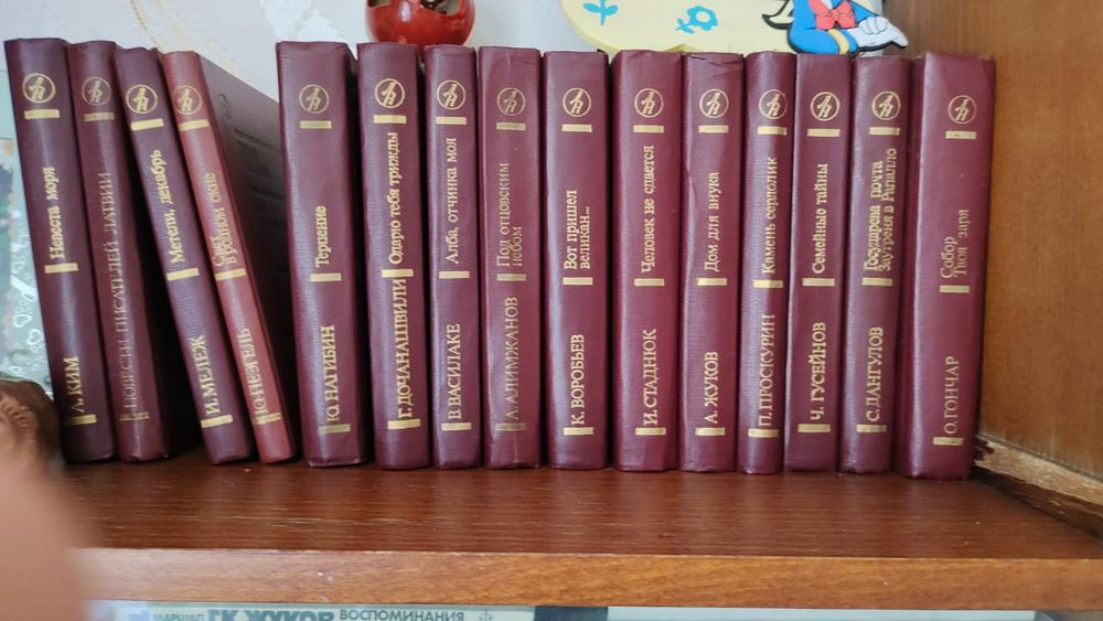 Книги и томы разные