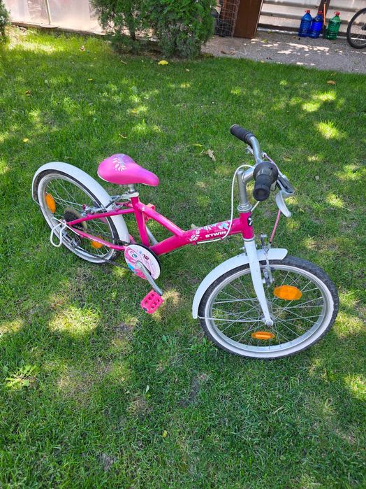 Bicicleta B'Twin cu roți de 20"