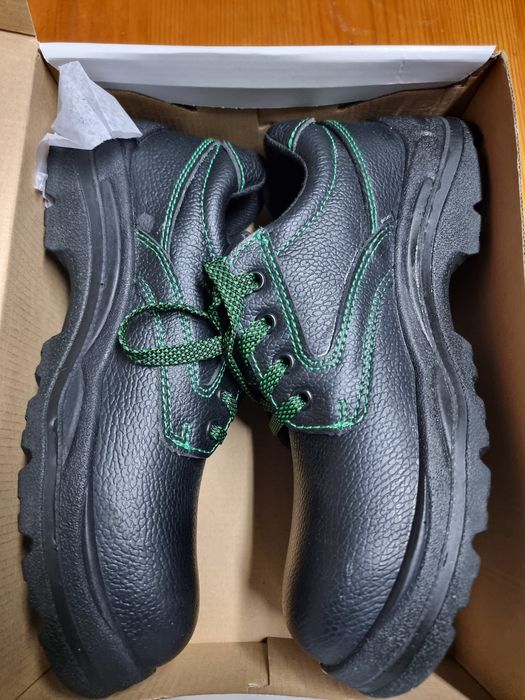 Ghete de munca unisex
