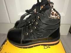 Стильные полу ботинки. Зима Почти новые.