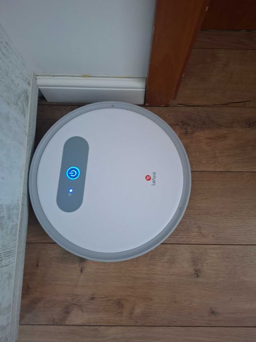 Aspirator roboțel activat prin telefon